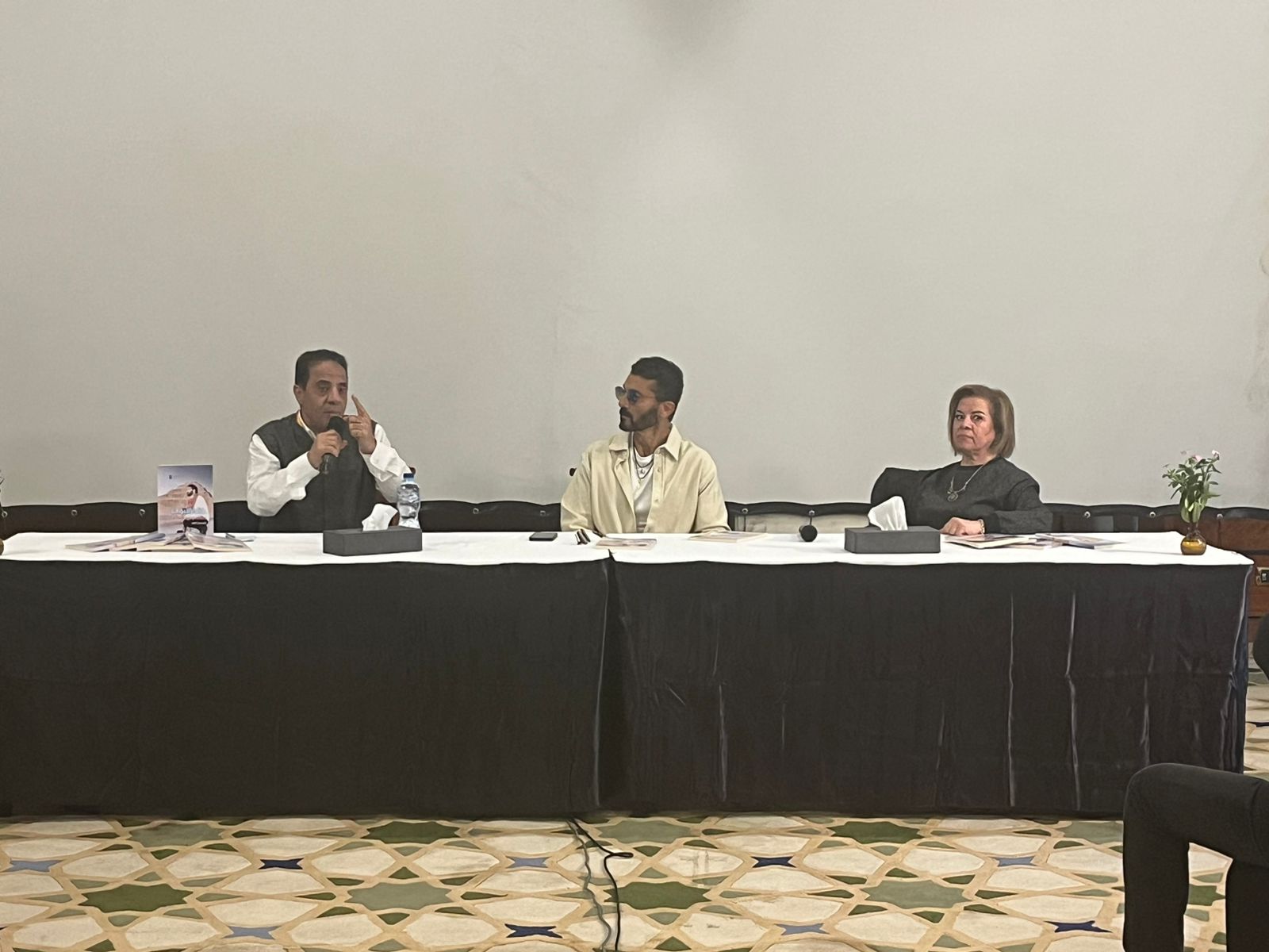 حفل توقيع كتاب  سقف جديد للإبداع عن خالد النبوي بحضور مؤلفه أيمن الحكيم 